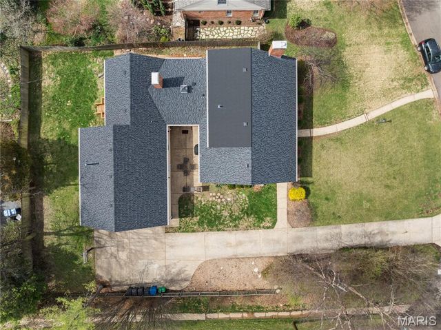 24 Willow Oak Lane, Glendale, MO 63122