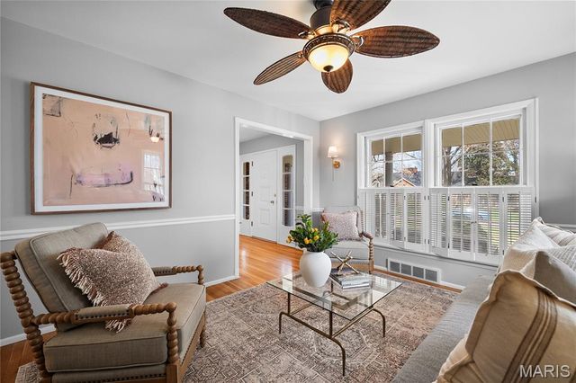 24 Willow Oak Lane, Glendale, MO 63122