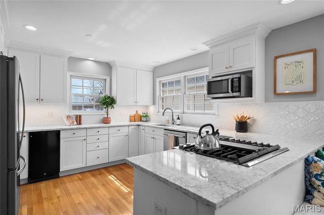 24 Willow Oak Lane, Glendale, MO 63122