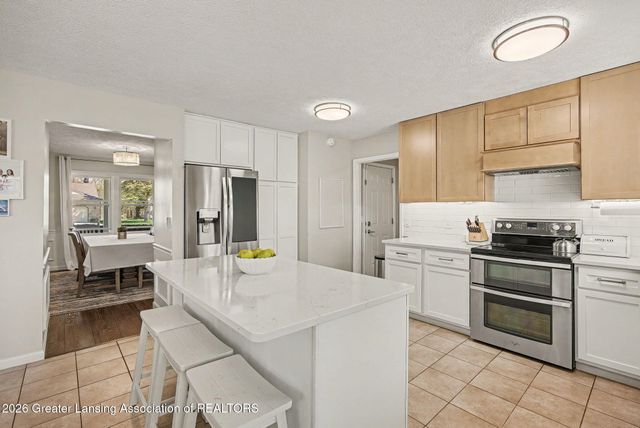 11783 Woodspointe Drive, Grand Ledge, MI 48837