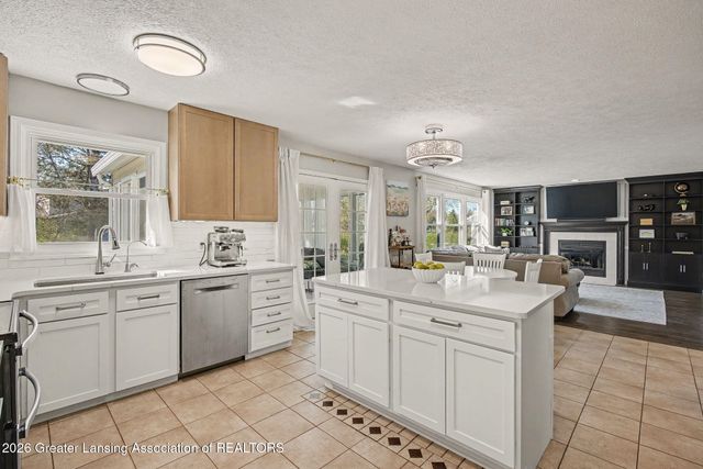 11783 Woodspointe Drive, Grand Ledge, MI 48837