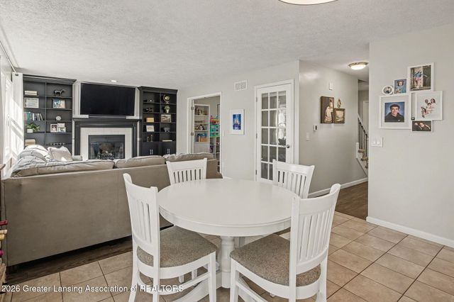 11783 Woodspointe Drive, Grand Ledge, MI 48837