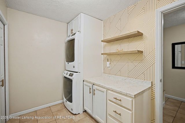 11783 Woodspointe Drive, Grand Ledge, MI 48837