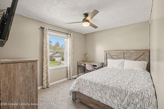 11783 Woodspointe Drive, Grand Ledge, MI 48837