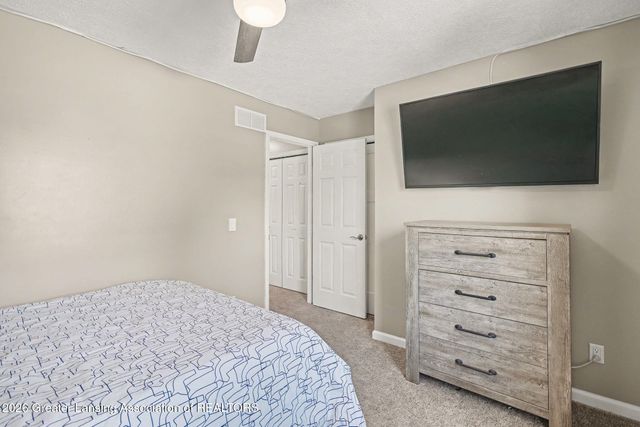 11783 Woodspointe Drive, Grand Ledge, MI 48837
