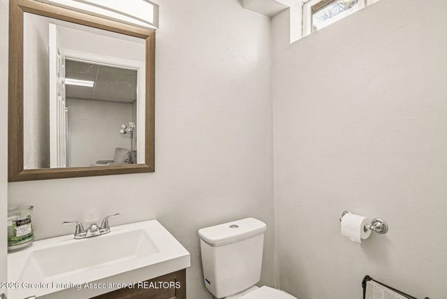 11783 Woodspointe Drive, Grand Ledge, MI 48837