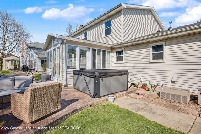 11783 Woodspointe Drive, Grand Ledge, MI 48837