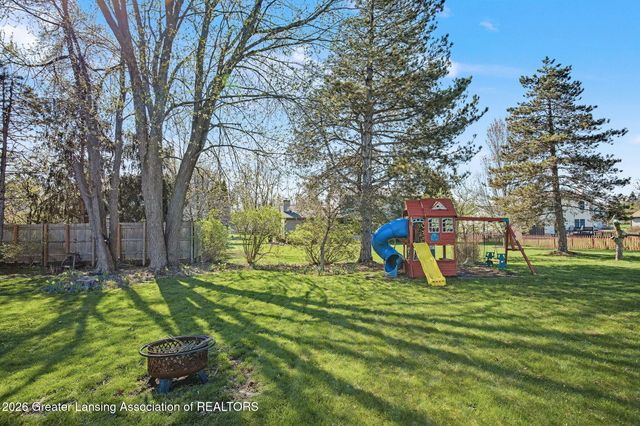 11783 Woodspointe Drive, Grand Ledge, MI 48837