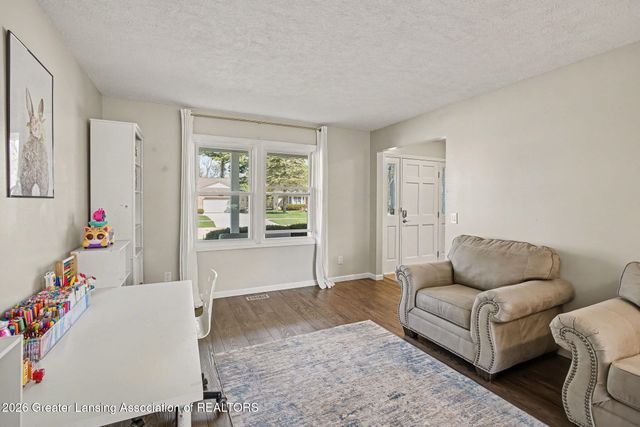 11783 Woodspointe Drive, Grand Ledge, MI 48837