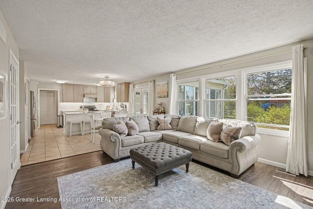 11783 Woodspointe Drive, Grand Ledge, MI 48837