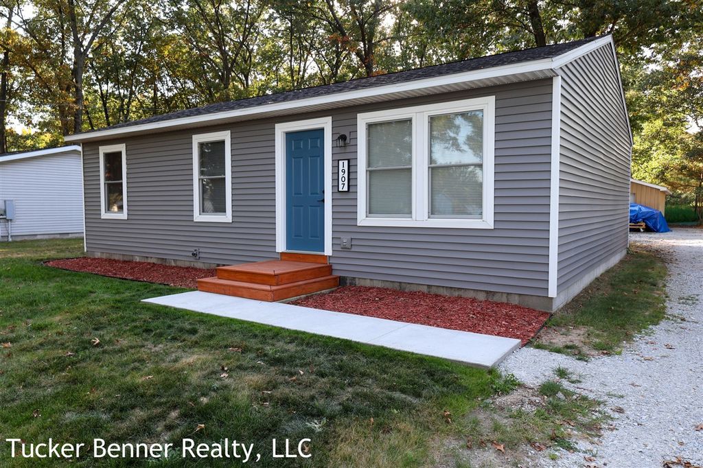 1907 S Brooks Road, Muskegon, MI 49442