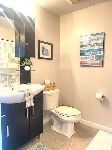 888 Biscayne Blvd 4310, Miami, FL 33132