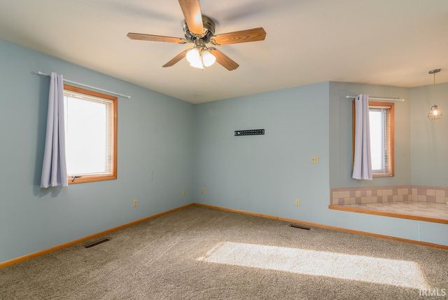 8204 Meadow Hills Drive, Fort Wayne, IN 46835