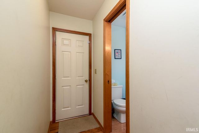 8204 Meadow Hills Drive, Fort Wayne, IN 46835