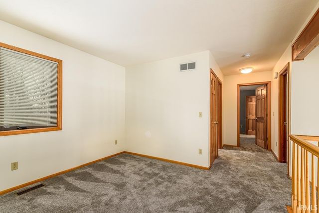 8204 Meadow Hills Drive, Fort Wayne, IN 46835