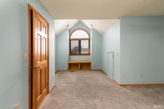 8204 Meadow Hills Drive, Fort Wayne, IN 46835