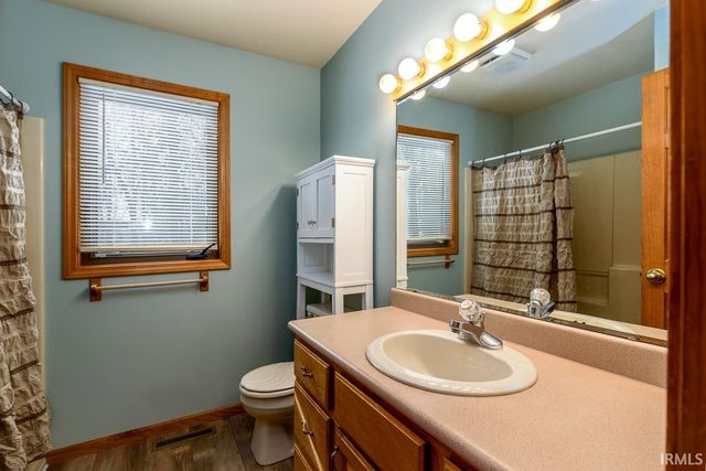 8204 Meadow Hills Drive, Fort Wayne, IN 46835