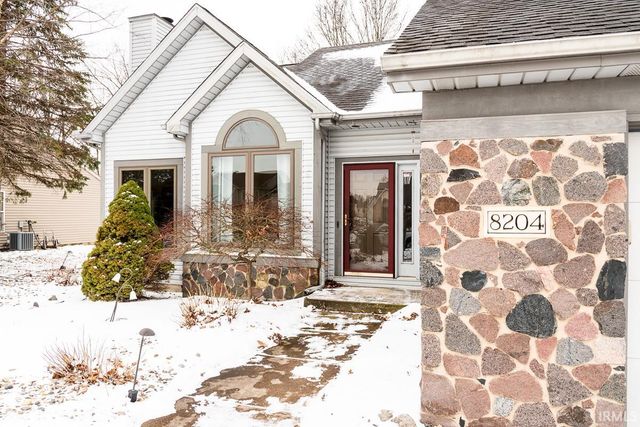 8204 Meadow Hills Drive, Fort Wayne, IN 46835