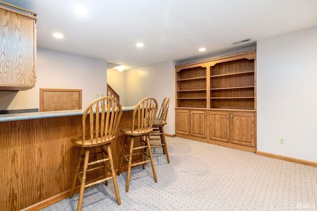 8204 Meadow Hills Drive, Fort Wayne, IN 46835