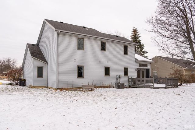 8204 Meadow Hills Drive, Fort Wayne, IN 46835