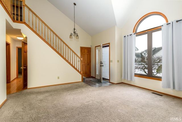 8204 Meadow Hills Drive, Fort Wayne, IN 46835