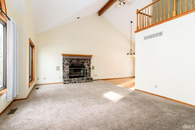 8204 Meadow Hills Drive, Fort Wayne, IN 46835