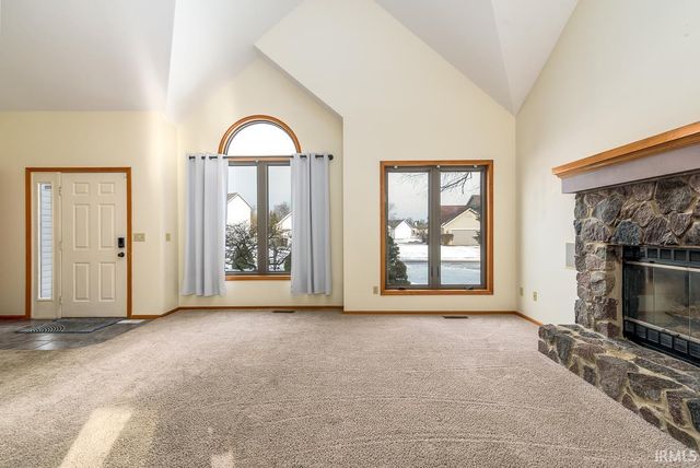 8204 Meadow Hills Drive, Fort Wayne, IN 46835