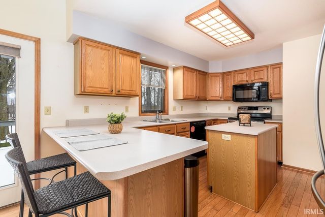 8204 Meadow Hills Drive, Fort Wayne, IN 46835