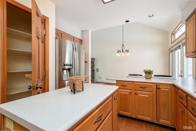 8204 Meadow Hills Drive, Fort Wayne, IN 46835