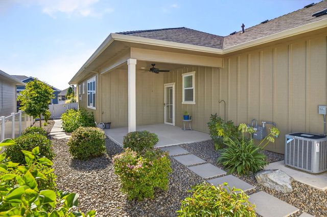 422 Castle Rock Drive, Central Point, OR 97502