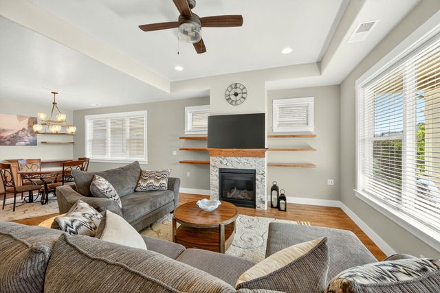422 Castle Rock Drive, Central Point, OR 97502