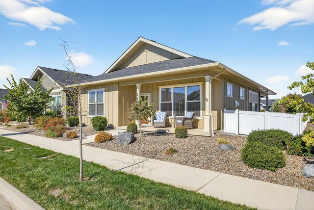 422 Castle Rock Drive, Central Point, OR 97502