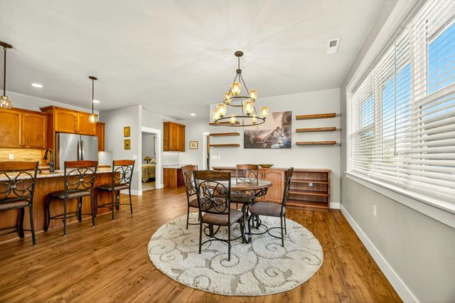 422 Castle Rock Drive, Central Point, OR 97502