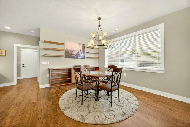 422 Castle Rock Drive, Central Point, OR 97502