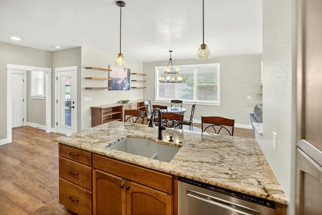 422 Castle Rock Drive, Central Point, OR 97502