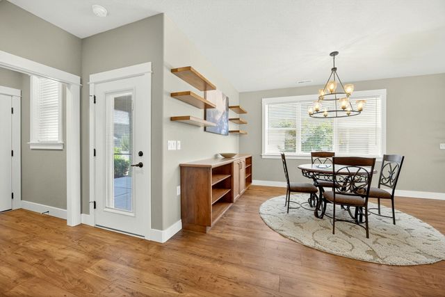 422 Castle Rock Drive, Central Point, OR 97502