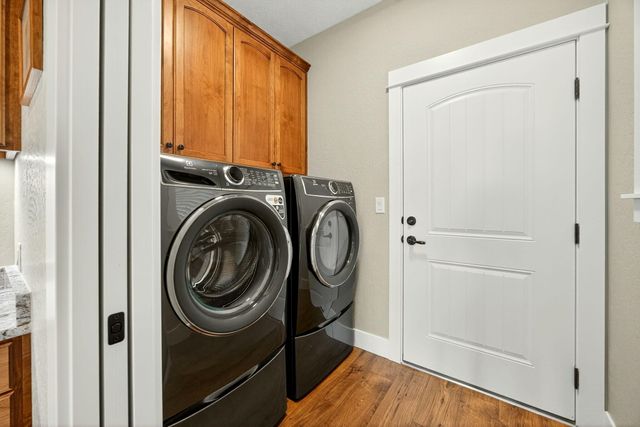 422 Castle Rock Drive, Central Point, OR 97502