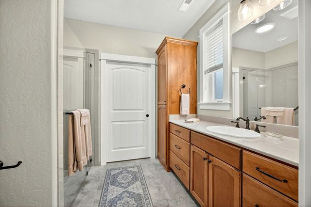 422 Castle Rock Drive, Central Point, OR 97502