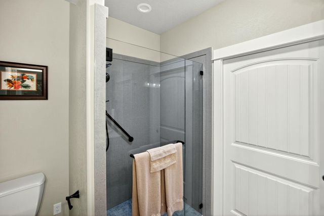 422 Castle Rock Drive, Central Point, OR 97502