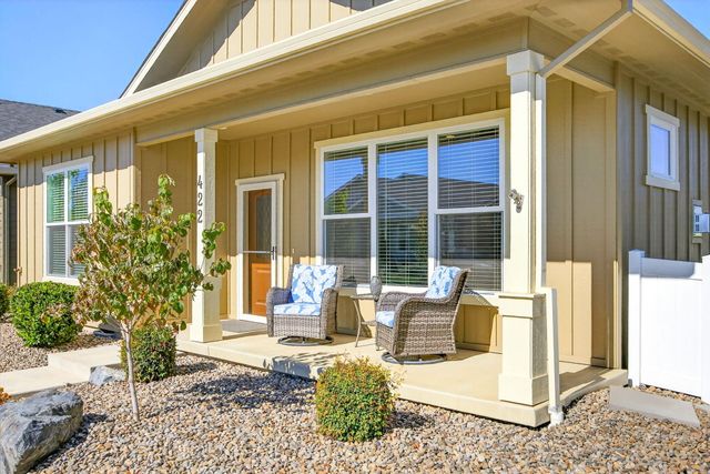 422 Castle Rock Drive, Central Point, OR 97502