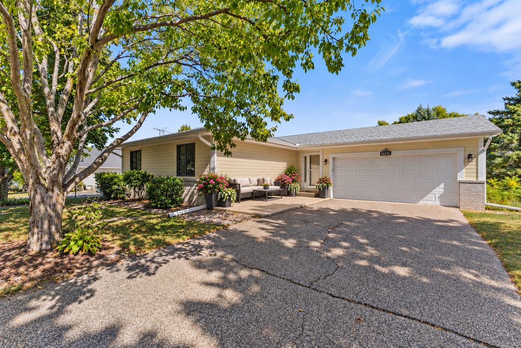 7291 Conestoga Court, Chanhassen, MN 55317 — exterior