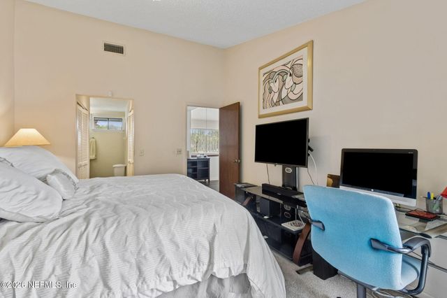 9360 CRAVEN Road 304, Jacksonville, FL 32257