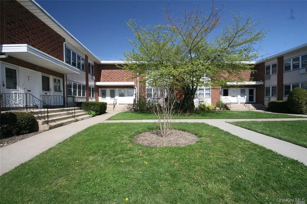 139 Farber Drive 139, West Babylon, NY 11704