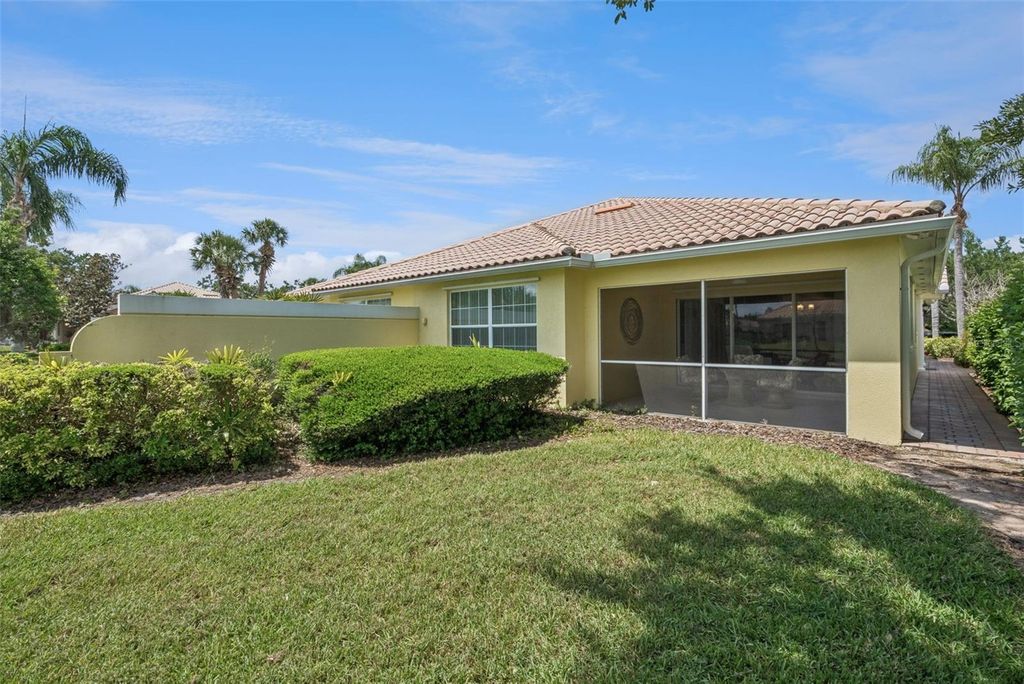Image 20 of property listing at 11849 FAN TAIL LANE, Orlando, FL 32827