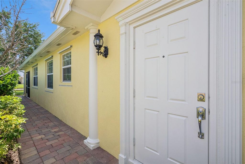 Image 3 of property listing at 11849 FAN TAIL LANE, Orlando, FL 32827