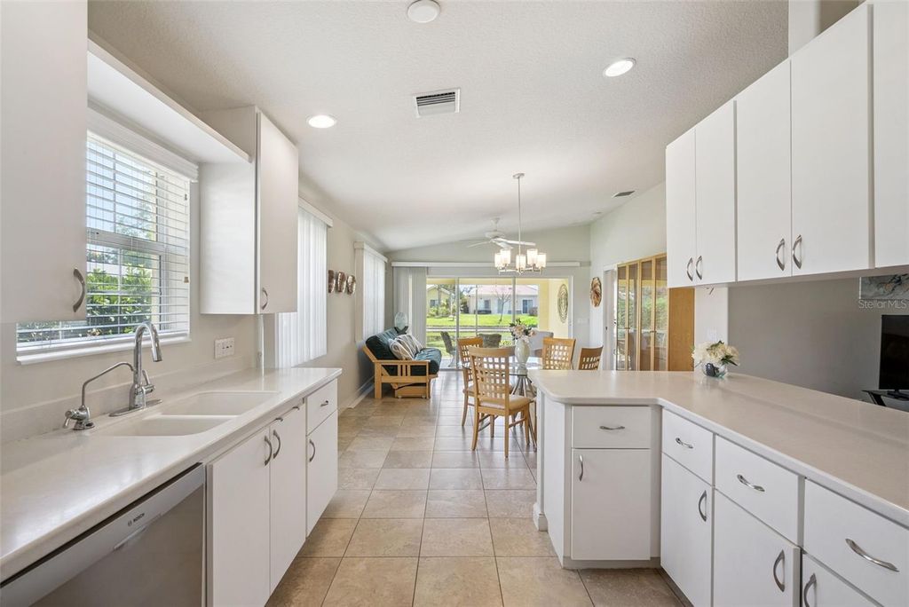 Image 4 of property listing at 11849 FAN TAIL LANE, Orlando, FL 32827