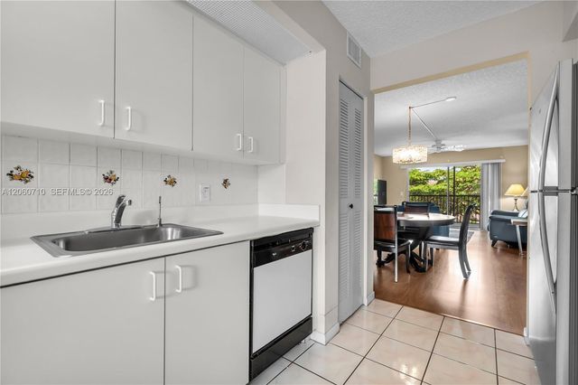 750 SW 138th Ave 304F, Pembroke Pines, FL 33027