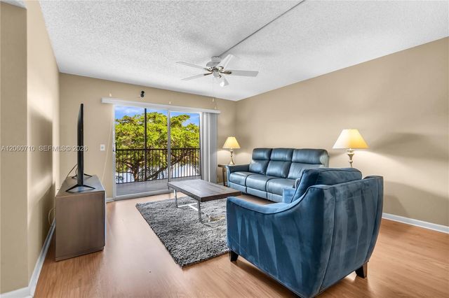 750 SW 138th Ave 304F, Pembroke Pines, FL 33027
