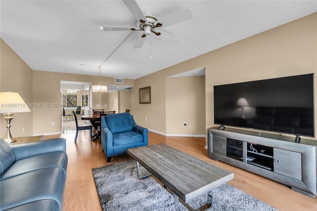 750 SW 138th Ave 304F, Pembroke Pines, FL 33027
