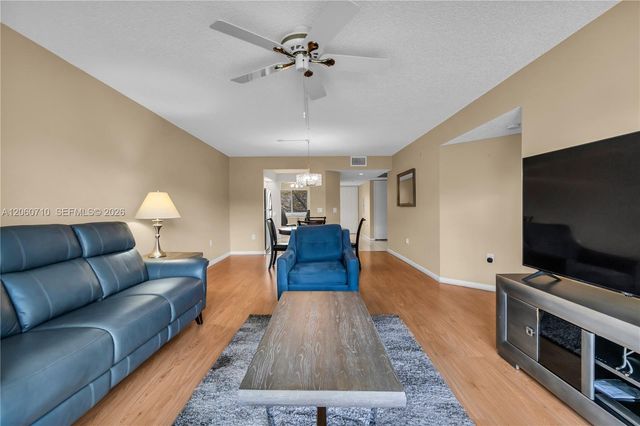 750 SW 138th Ave 304F, Pembroke Pines, FL 33027